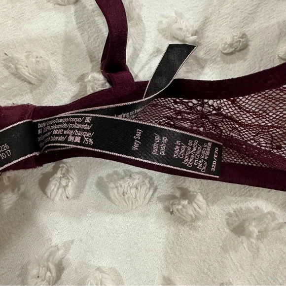 Victorias Secret Burgandy Lace Very Sexy Push Up Bra Size 32D - Picture 2 of 3